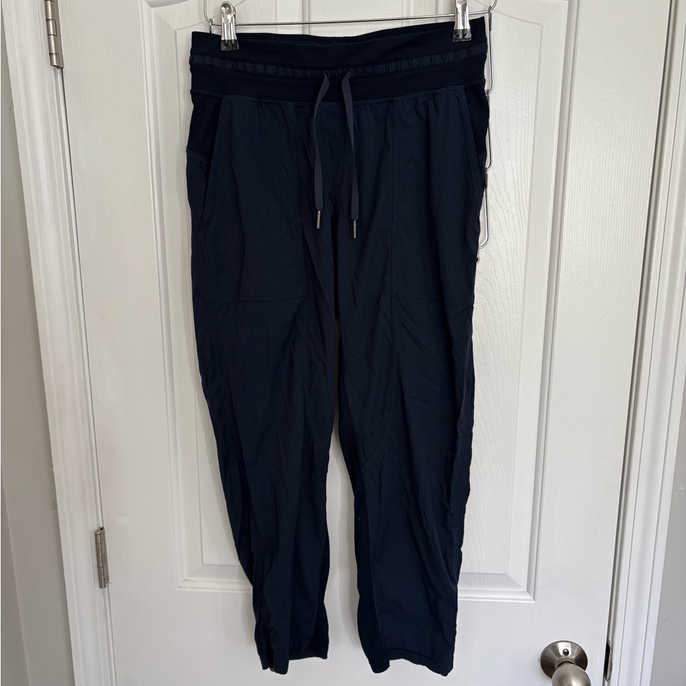 Women’s Lululemon Dance Studio Mid-Rise Pant Size 6 Navy - Picture 4 of 6